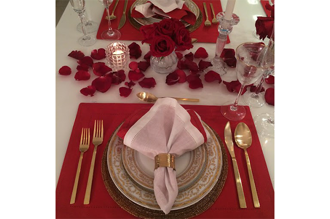decoração romântica para mesa posta