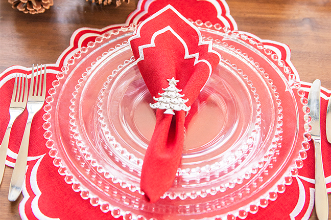decoração de mesa vermelha para Natal
