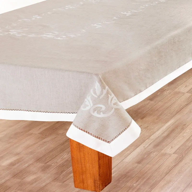 Toalha de mesa bordada com ponto ajour 104