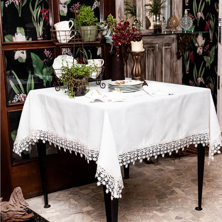 Toalha de mesa com bordado de folhas 9018