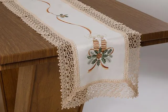 Trilho de mesa natalino bordado com guipir 101