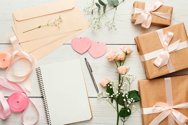 checklist e envelopes para convite de festa
