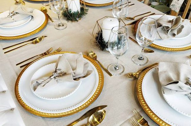 decoração dourada e branca