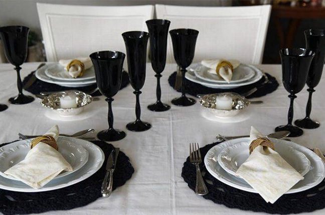 decoração dourada e preta