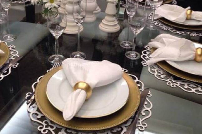 decoração dourada e prata