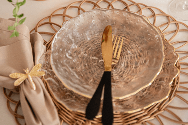 mesa posta com produtos naturais