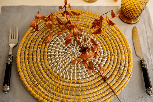 folhas para decoração de mesa posta