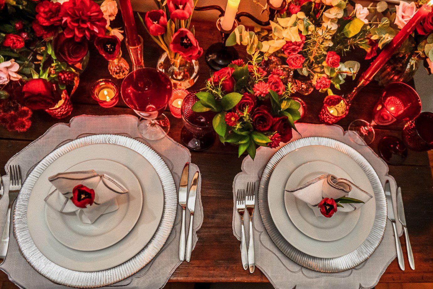 decoração de mesa posta para dia dos namorados